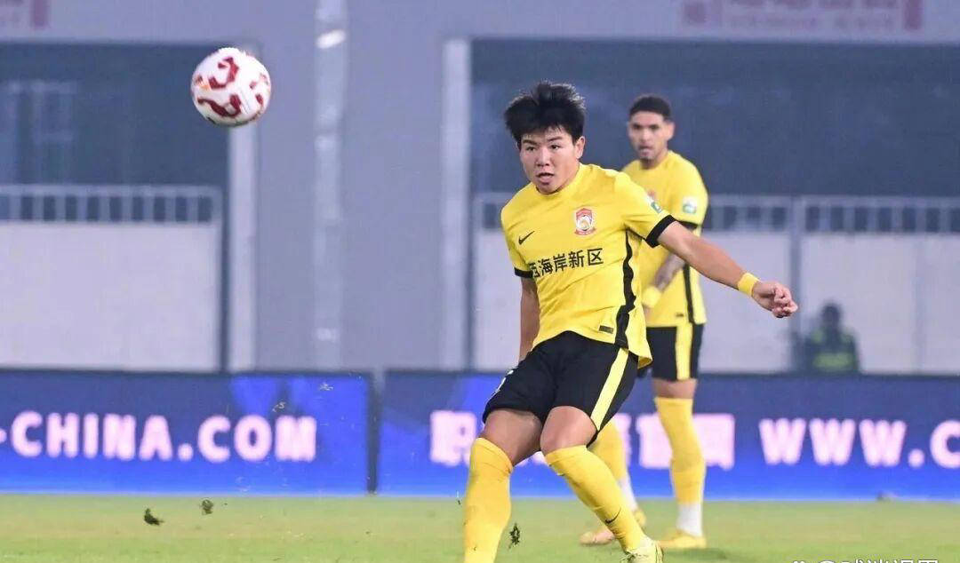 世界杯下注-徐彬归来：中国年轻球员的英超梦与国家队使命