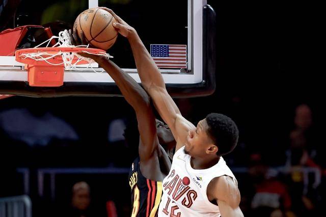 FIFA世界杯-米切尔42+7三分骑士惜败老鷹(yīng) 杰伦29+12+12沃克28分